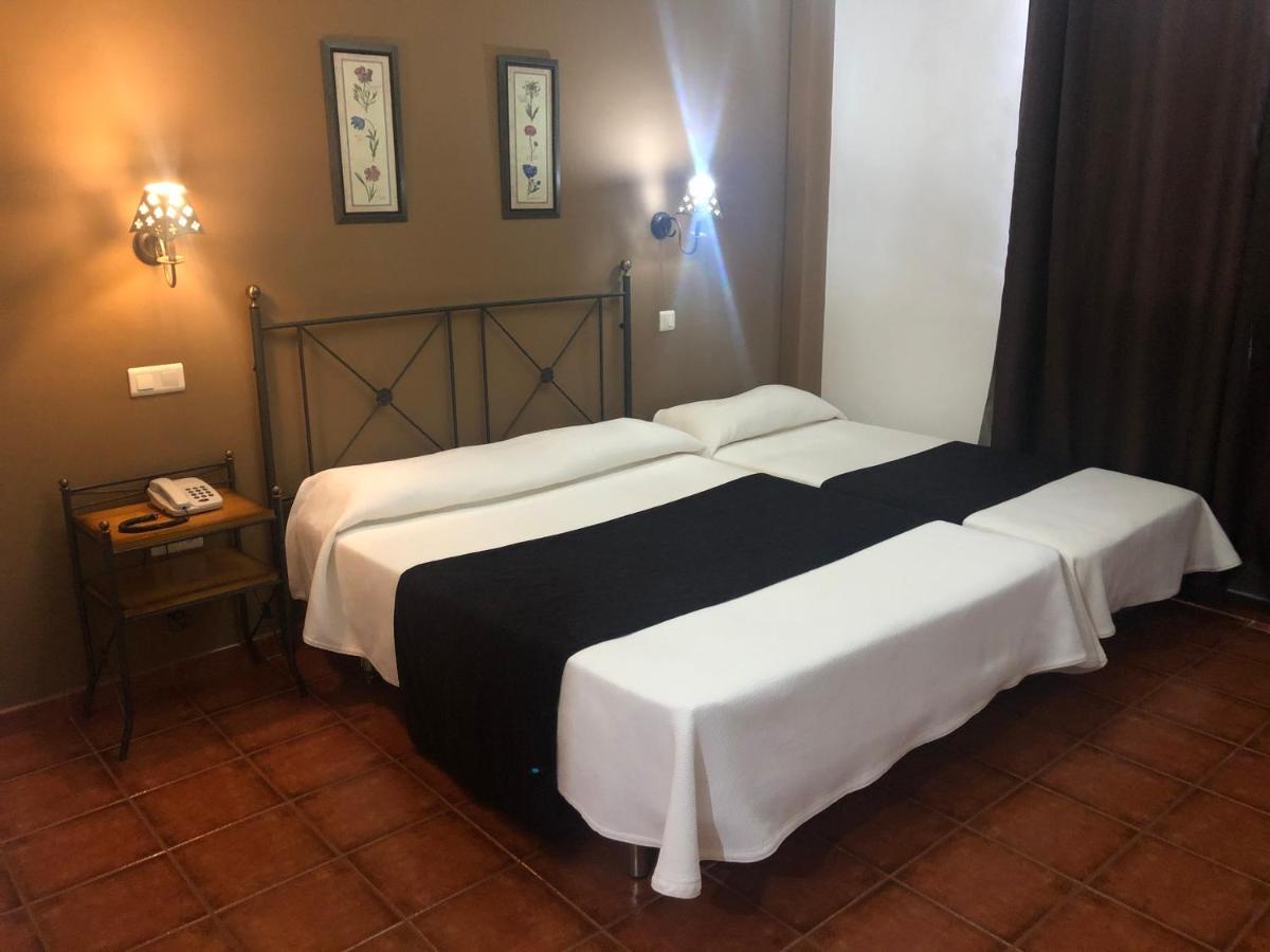 Area De Servicio Los Cerrillos Peraleda de la Mata Eksteriør billede