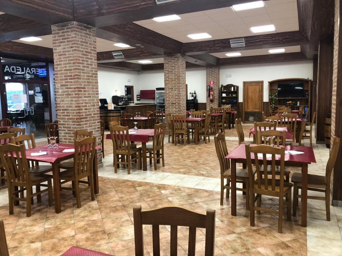 Area De Servicio Los Cerrillos Peraleda de la Mata Eksteriør billede