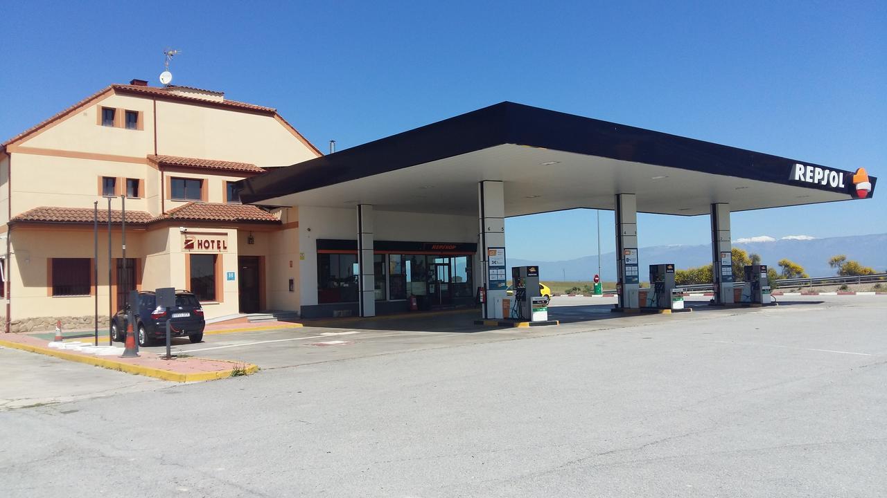 Area De Servicio Los Cerrillos Peraleda de la Mata Eksteriør billede