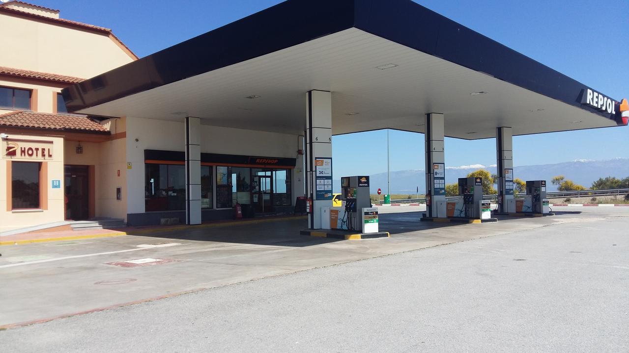 Area De Servicio Los Cerrillos Peraleda de la Mata Eksteriør billede